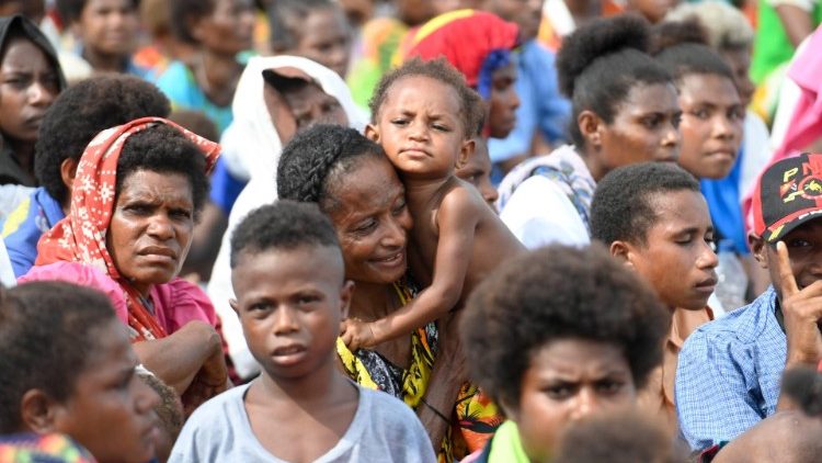 Etwa 20.000 Gläubige waren zu der Begegnung mit dem Kirchenoberhaupt gekommen