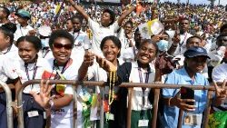 2024.09.09 Viaggio Apostolico in Papua Nuova Guinea - Incontro con i giovani nel SIr John Guise Stadium