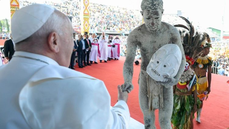 Papst Franziskus bei der Begegnung mit jungen Menschen im Sir-John-Guise-Stadion