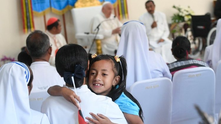 Papa Francesco nella Casa Irmãs Alma