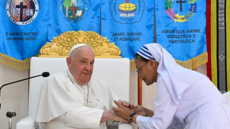 Pope at the school for the disabled run by the Alma Sisters