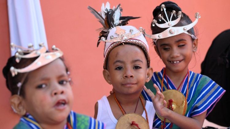 Las tres niñas discapacitadas que recibieron al Papa