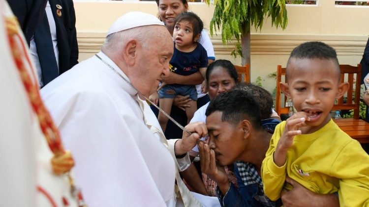 Papa alipokutana na watoto walemavu