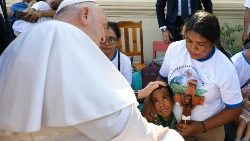 2024.09.10 Viaggio Apostolico in Timor-Leste - Visita ai bambini con disabilita' della scuola Irmas Alma