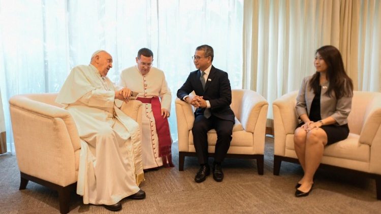 El Papa dialoga con el Ministro de Cultura, de la Comunidad y de la Juventud de Singapur