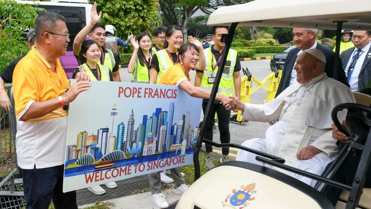 Le Pape lors de son arrivée à Singapour. 