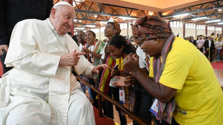 The Pope meets with young people in DIli