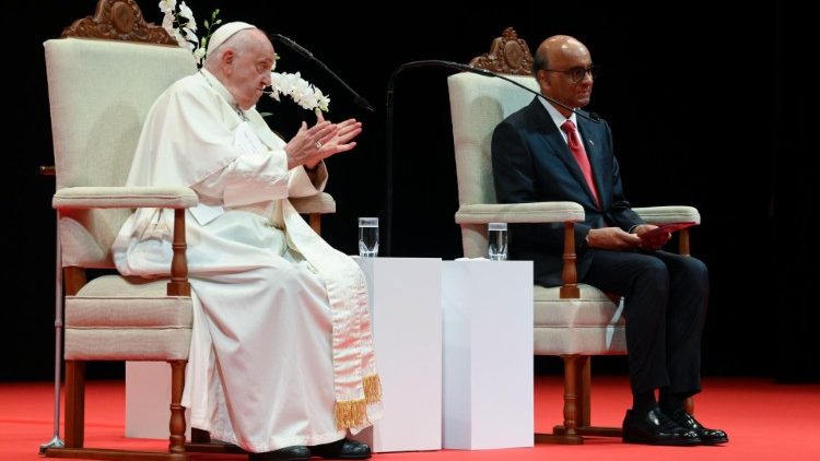 Encuentro del Papa Francisco con las autoridades, la sociedad civil y el cuerpo diplomático en Singapur, jueves 12 de septiembre de 2024. (Vatican Media)