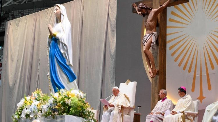 O Papa Francisco preside a Santa Missa no Estádio Nacional de Singapura (Vatican Media)