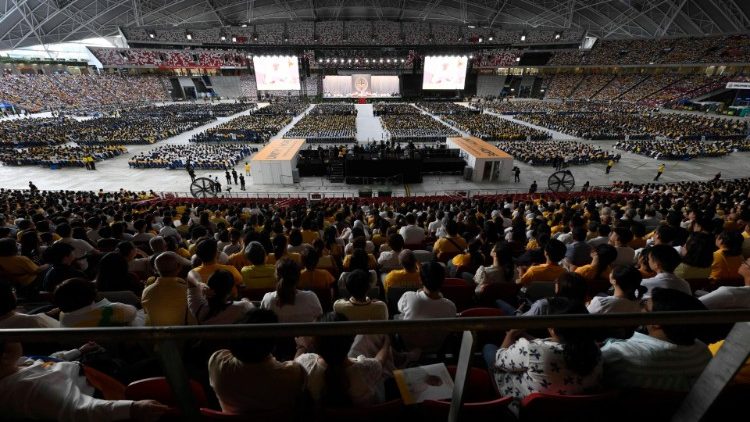 Missa presidida pelo Papa Francisco no Estádio Nacional de Singapura (Vatican Media)