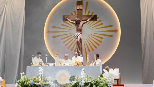 Papst bei Messe in Singapur: Ohne Liebe sind wir nichts