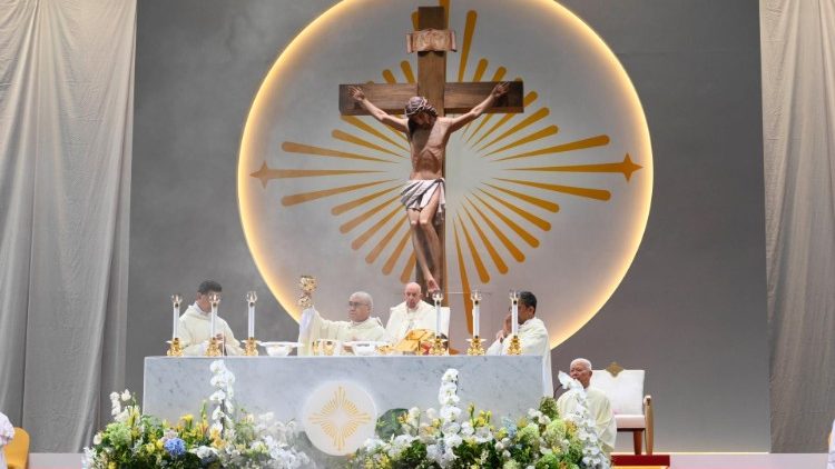 Papst Franziskus führt den Vorsitz bei der Messe in Singapur