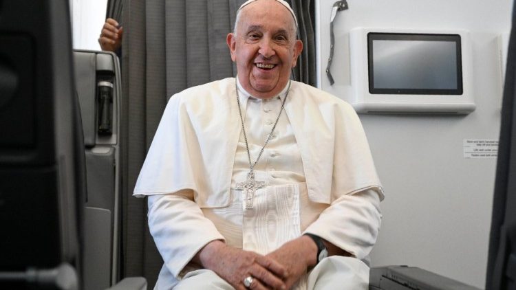 Il Papa sul volo da Singapore a Fiumicino