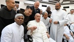 Pope Francis urges everyone to 'keep smiling'