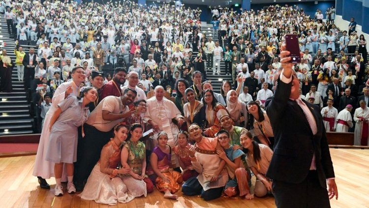 Pope Francis with young people at interreligious dialogue event in Singapore's Catholic Junior College