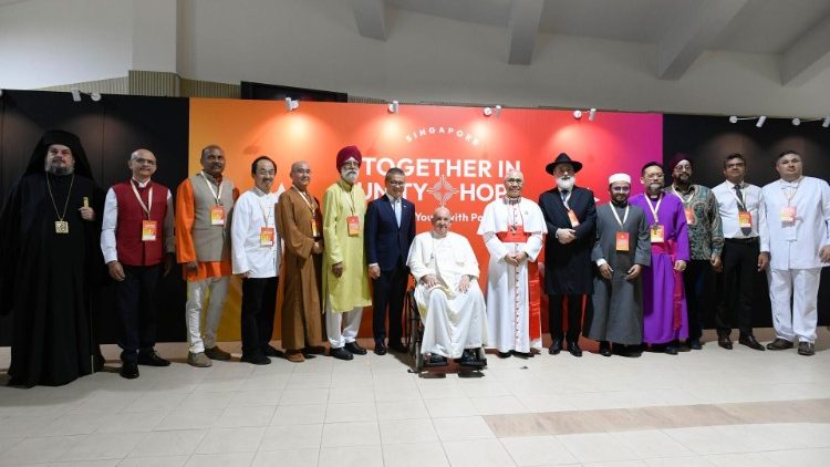 Le Pape et les responsables religieux de Singapour, au Catholic Junior College, le 13 septembre 2024.