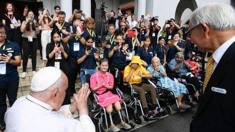 
                    Papa aos idosos e enfermos: a oração de vocês é muito importante para Deus
                