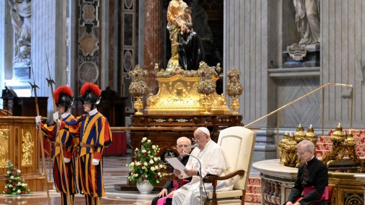 Il Papa mentre pronuncia il suo discorso