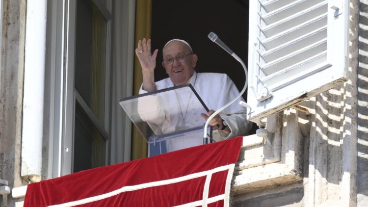 
                    Papa no Angelus: o verdadeiro encontro com Jesus transforma a vida
                