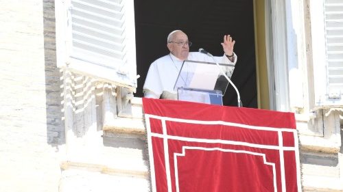 Pope at Angelus: Everything changes when you truly know the Lord