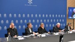 Press conference to present the second session of the Synod