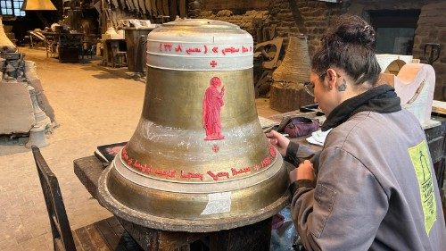 la campana della chiesa di Mar Toma di Mossul in Iraq - Cover indos orient 25 ottobre 2024