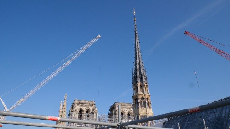 Vue sur la nouvelle flèche de la cathédrale