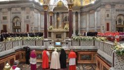 Das ist nicht die Ausgrabung - aber ein Blick in die Basilika, mit Papst