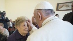 Franziskus hat sie auch einmal selbst besucht: die älteren Menschen im römischen Stadtteil Corviale