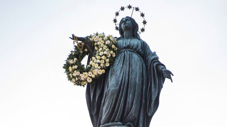 The statue of Mary in Rome, which Pope Francis prays in front of every December 8