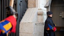 2019.01.21 Vaticano, basilica di san Pietro, Arco delle Campane, Guardia Svizzera (10).JPG