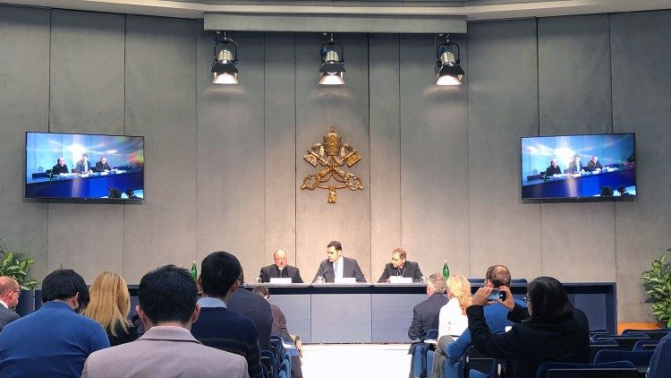 वाटिकन स्थित परमधर्मपीठीय प्रेस कार्यालय में प्रेस सम्मेलन, फाईल तस्वीरः 09.05.2019