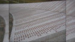 Srebrenica_massacre_memorial_wall_of_names_2009_2aem.jpg