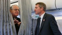 Papst-Sprecher unter sich: Bruni (r.) mit seinem Vorgänger Pater Federico Lombardi (l.)