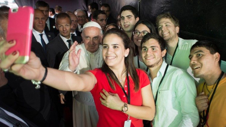 Papa Francisco encontra jovens no Paraguai