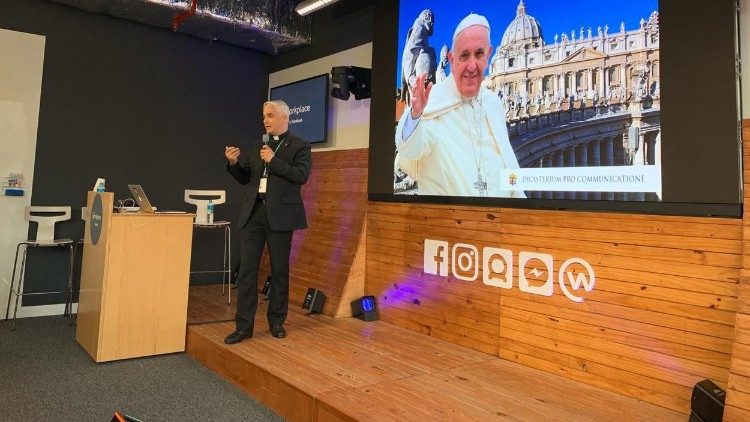 Pe. Arnaldo Rodrigues em evento sobre as comunicações no Brasil (2019)