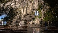 Die Grotte von Lourdes (Foto Kempis)