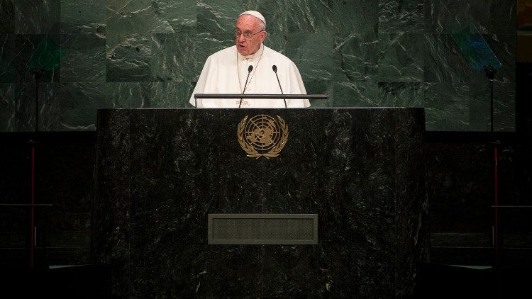 Papst Franziskus richtet sich anlässlich der UNO-Vollversammlung 2015 an die UNO-Mitgliedsstaaten