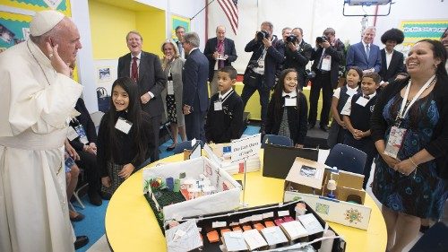 Visita a la escuela Reina de los Ángeles, el 25 de septiembre 2015