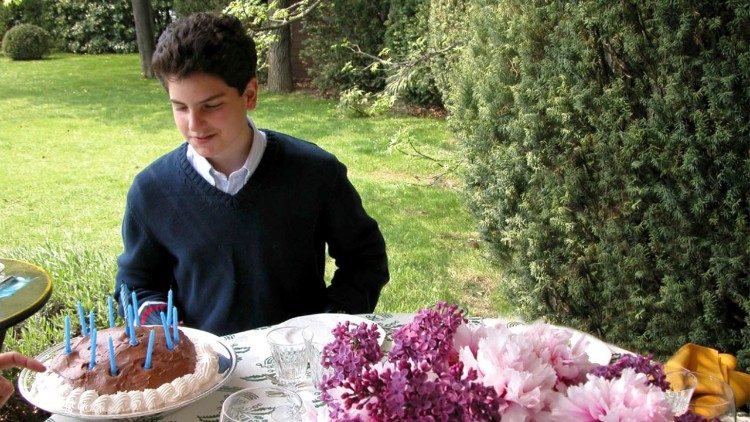 Photo du bienheureux Carlo Acutis à l'un de ses anniversaires. 