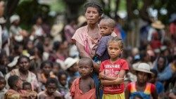 Niños en Madagascar sufriendo el hambre