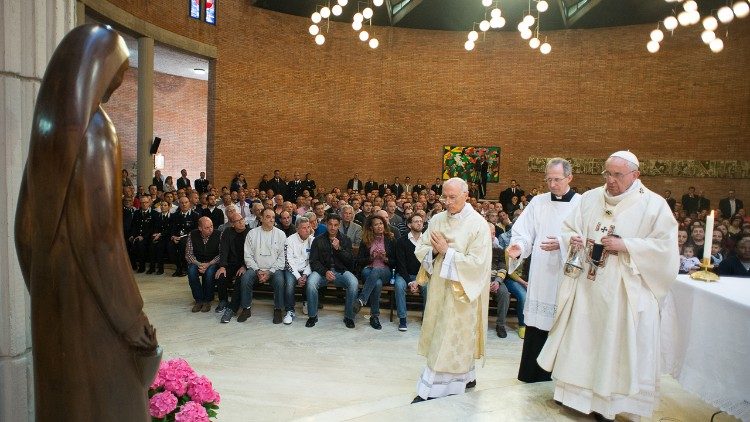 Franziskus bei einer Messe in der Haftanstalt Rebibbia