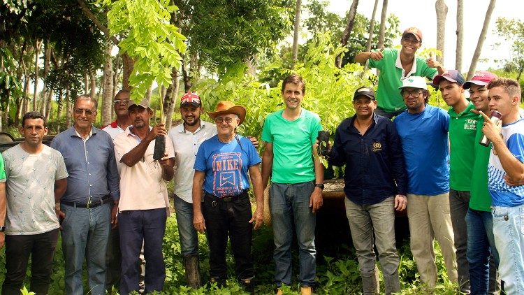 Xoán, en el centro, con un grupo de agricultores familiares