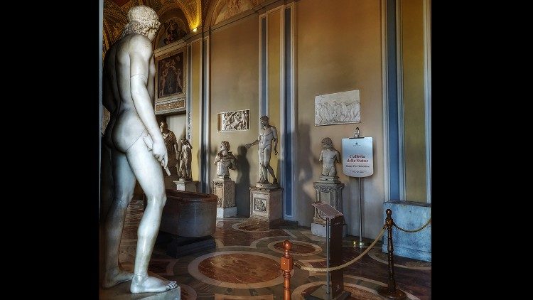 La Galleria delle Statue ai Musei Vaticani