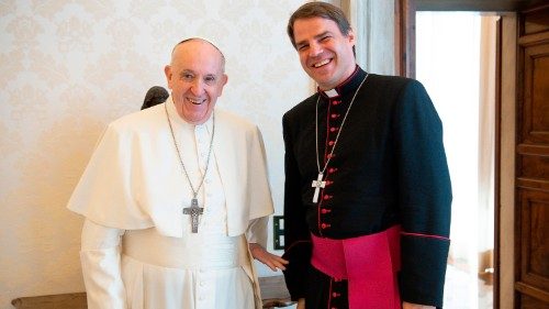 Bischof Oster 2021 bei einer Begegnung mit dem Papst