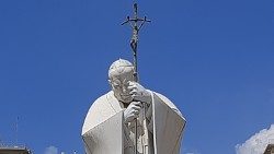 Policlinico-Gemelli-Statua-San-Giovanni-Paolo-II-20210709-4.jpg