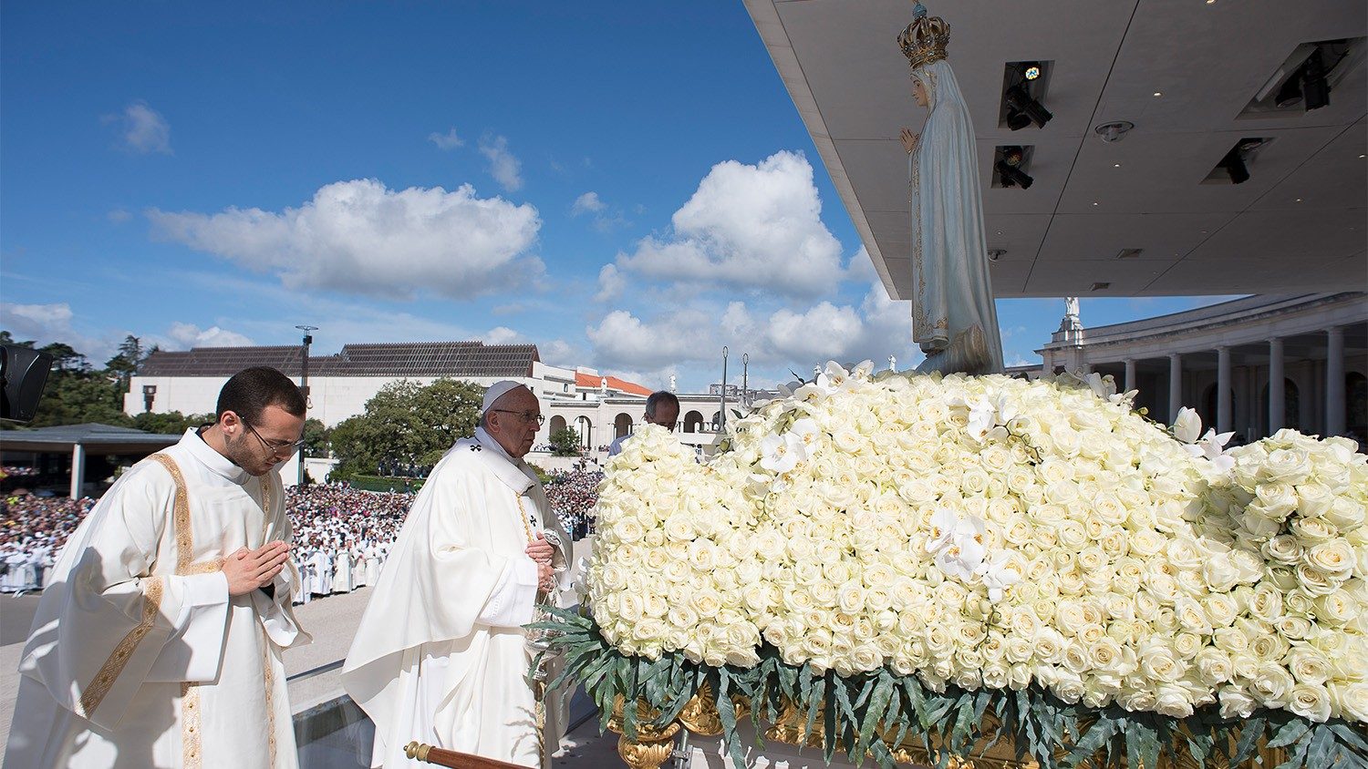 Cardinal Comastri Reflects on Pope’s Pilgrimage to Fatima and Encourages Young People to Embrace an Authentic Christian Life