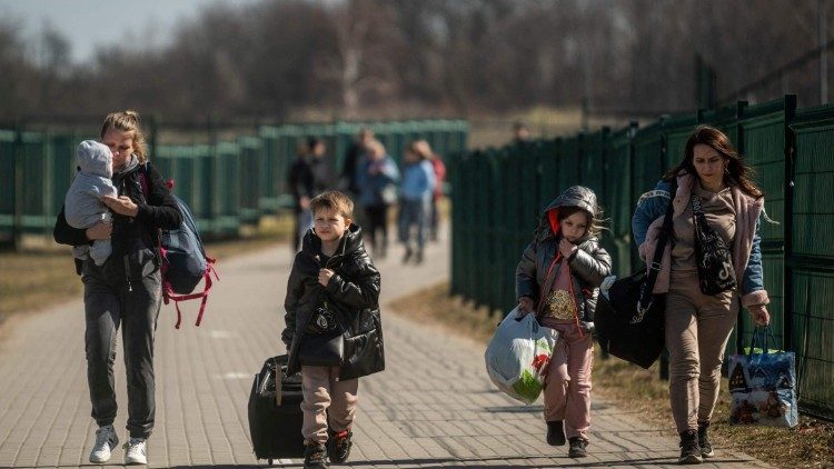 Menschen aus der Ukraine fliehen vor dem Krieg