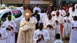 Eucharistische Prozession 2023 im Kongo