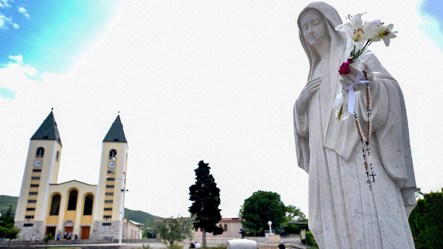 Pope Francis Encourages Young People to Trust in God and Build a Better World at Međugorje Youth Festival